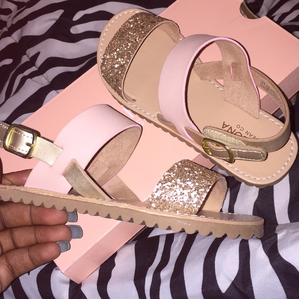 Girl’s sandals